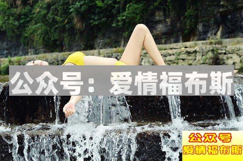 女孩故意和你肢体接触,女人主动的肢体接触第2张