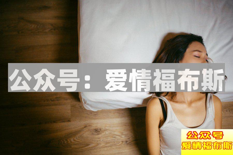 女孩故意和你肢体接触,女人主动的肢体接触第3张