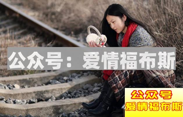 当女生问“你在干啥”的时候, 这样回答她更感兴趣
