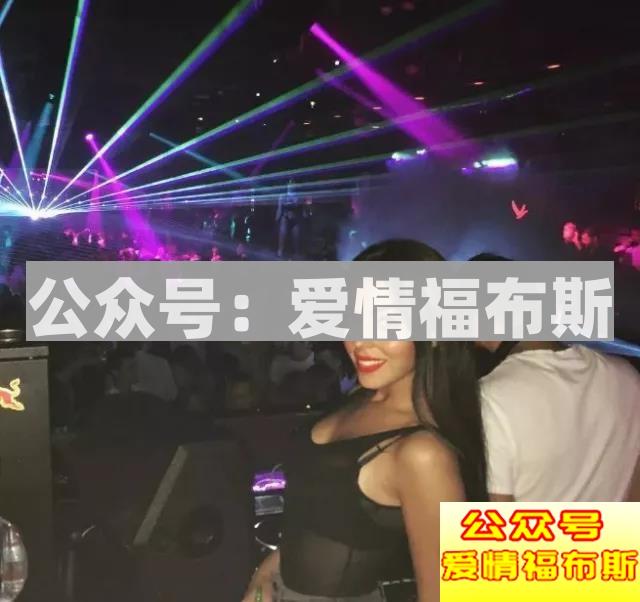 男人到底有多爱蜜桃臀？看看他的女友就知道了！第9张