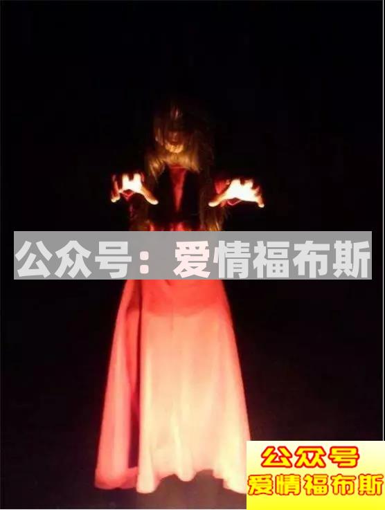 老婆回家,发现我抱着另一个女人全身赤裸躺在床上...