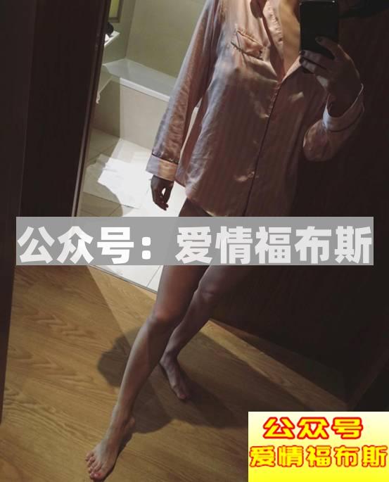 致你的人生：蹦4000的迪，约400的炮，吃4块钱泡面，抢4毛钱红包第4张