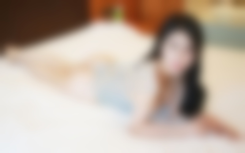 她居然背着我去约会别的男生!