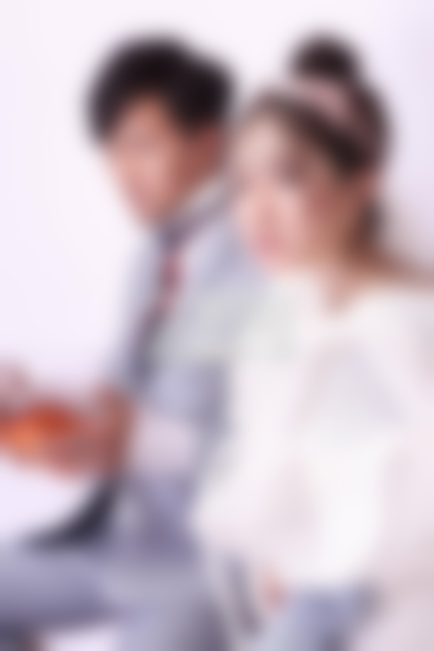 凌晨回家怕吵醒老婆躺门口睡一夜 这样的爱情太动人