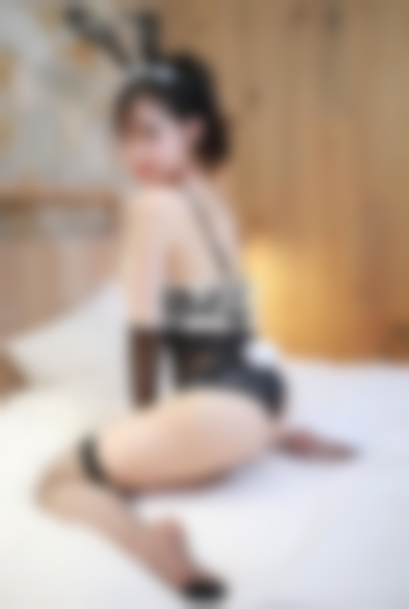 婚后老公和一个女人聊骚暧昧，我应该选择离婚还是挽救婚姻呢?