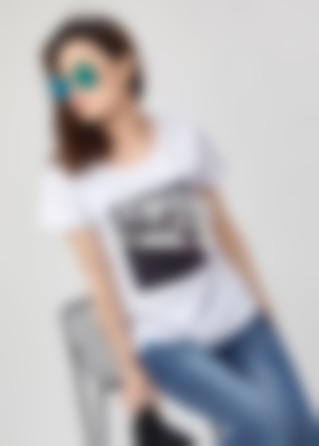 异地恋的女孩如何与男友保持联系?