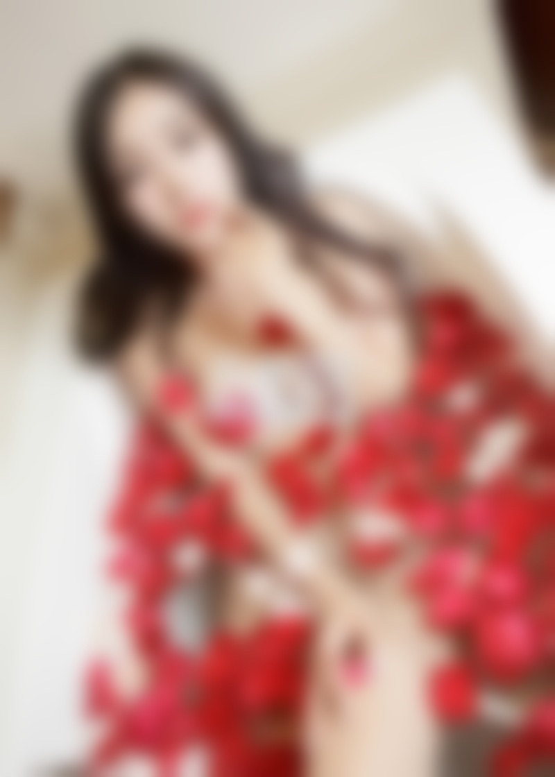 教你三招成功搭讪低胸女 手握浑圆还会远吗？