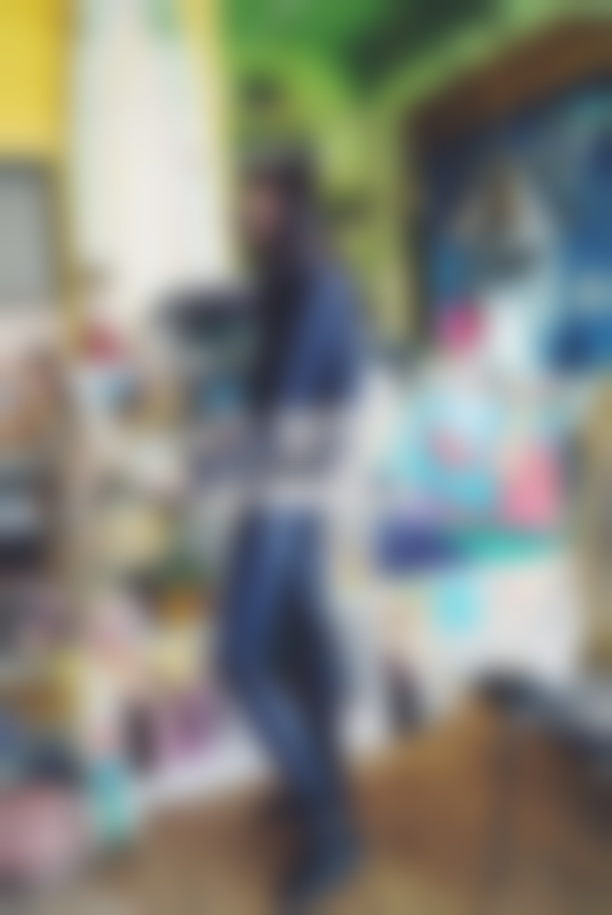 男性网站-分手多年后再次和前任相见 是该红着脸还是红着眼?