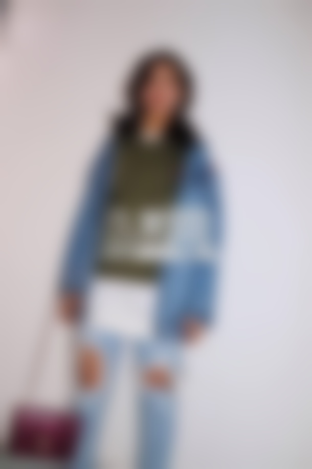 和女生牵过手也拥抱过,如何继续推进关系？