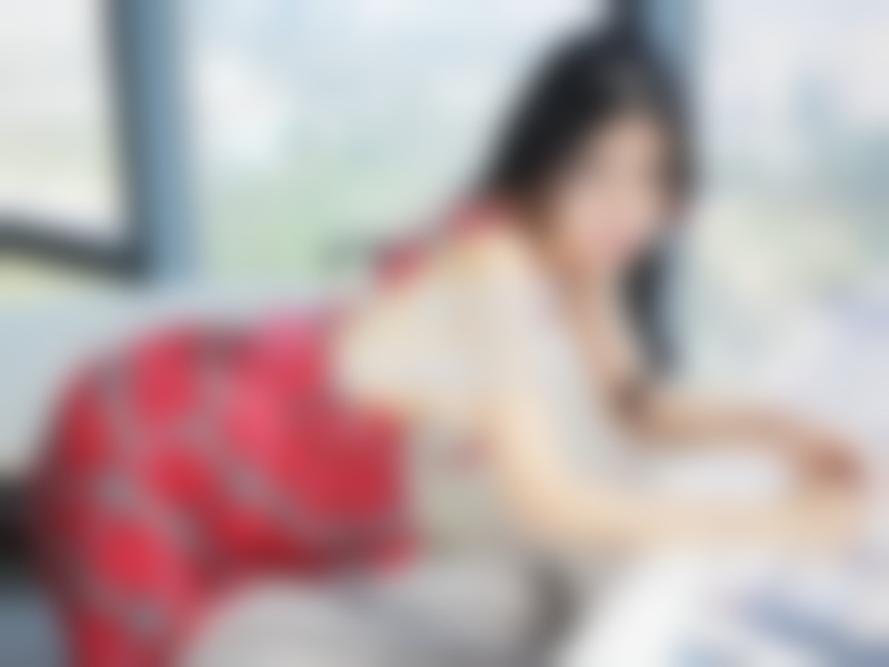 又虐狗了!情人节接吻大赛 情侣秀接吻绝招