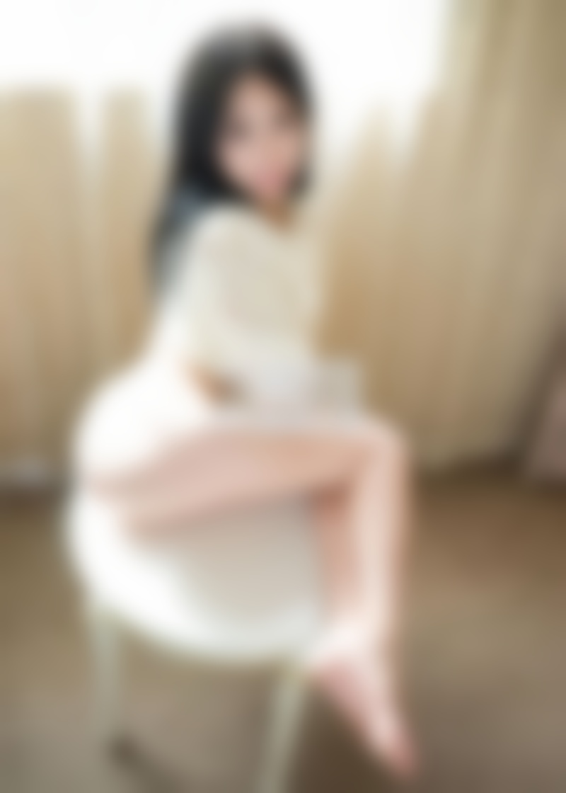 舌根舌苔厚白-为什么总觉得恋爱中的女生那么不可理喻