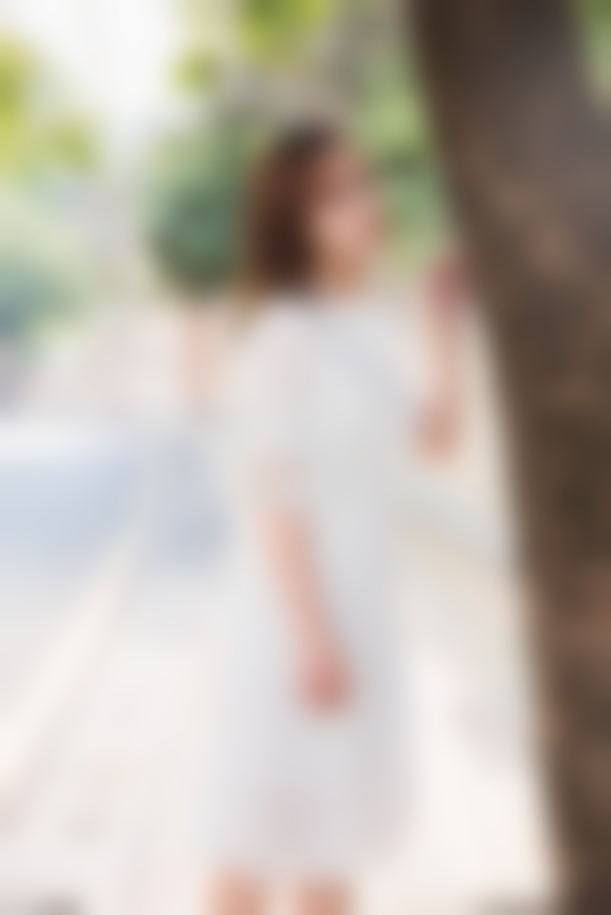 慢慢靠近你贴近你 这就是女生爱上你的举动