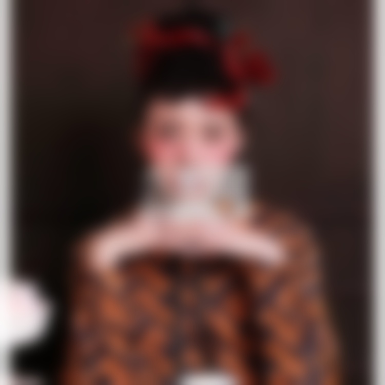 美腿模特-异地恋送什么生日礼物? 只会送花你就OUT了