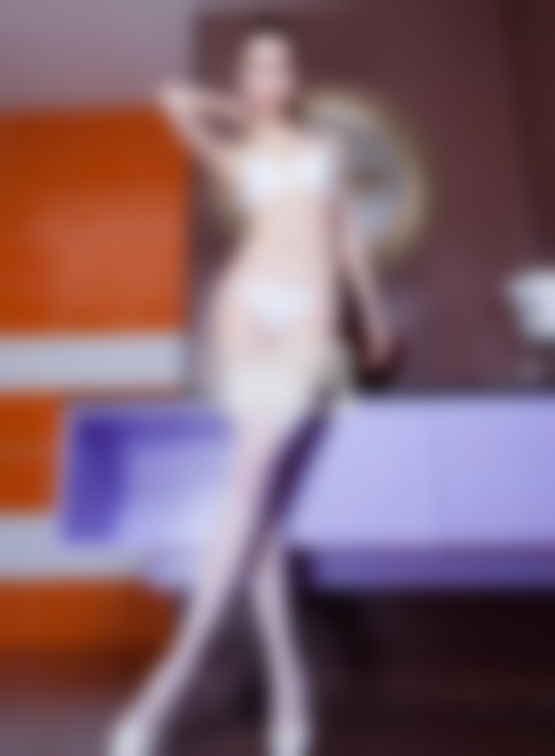 女生说给我介绍女朋友是什么意思？