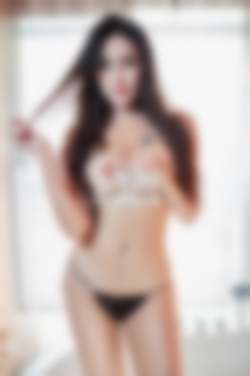 和老公相互鼓励扶持，他白手起家创业成功而我为孩子放弃了工作。没想到他却有了第三者