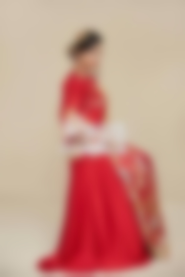 游戏里的对象追我却又不舍得对我投入  这是为什么