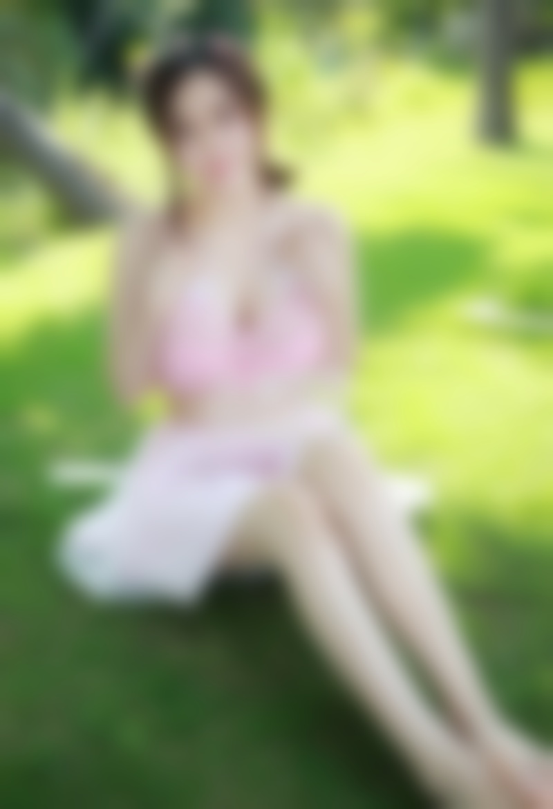 女生约会一直玩手机怎么办?