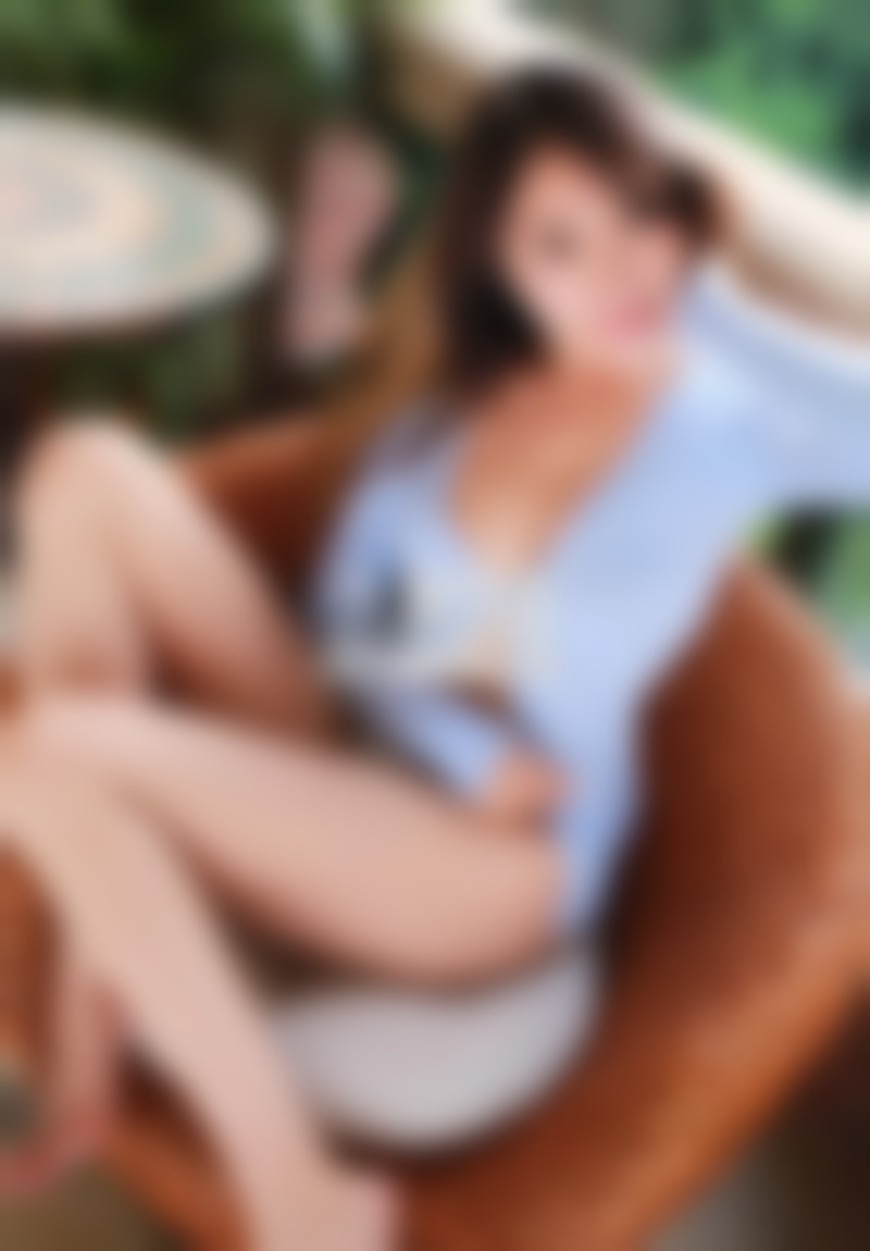 如何与美女艾森风生