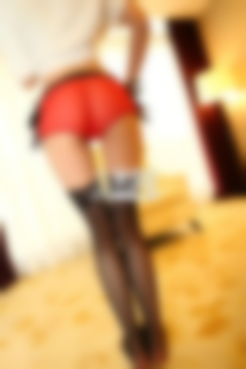 和女孩聊天只回答 嗯 啊 的时候怎么办？