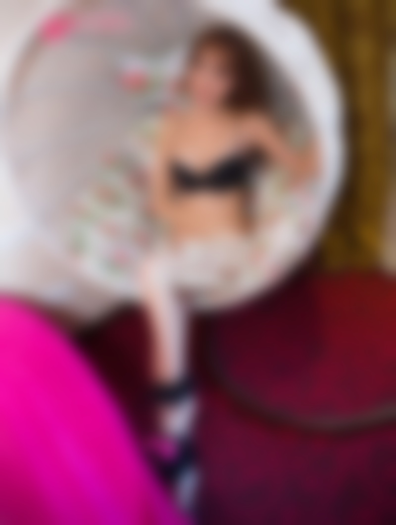 怎么去吸引一个女孩然后追她？